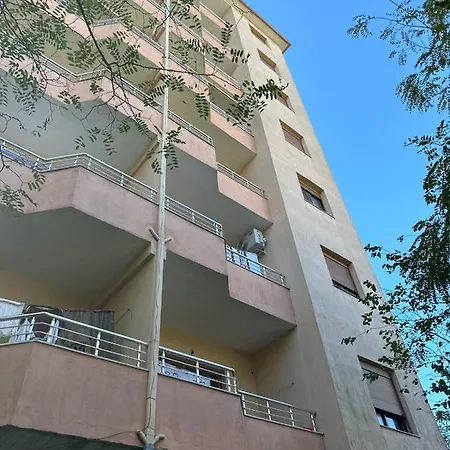 Proper 1 Apartment *